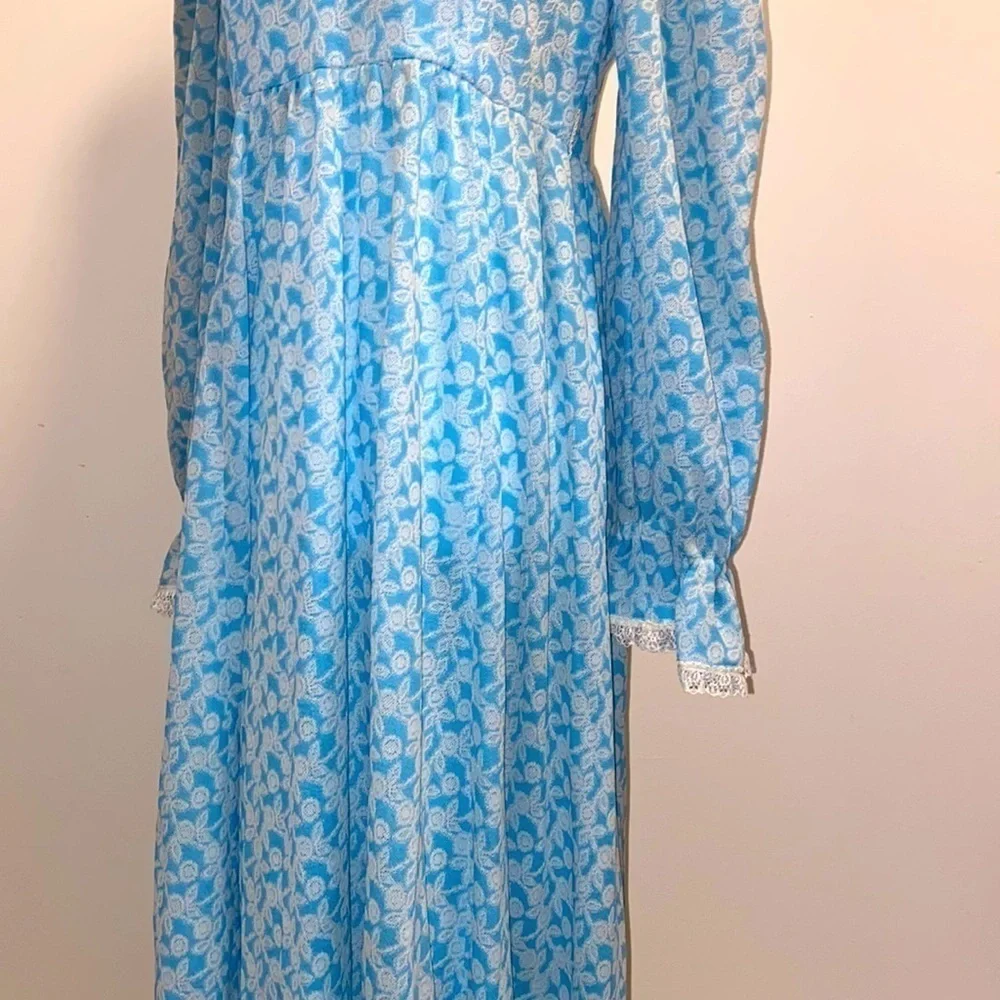 Prairie dress blue with white rosette pattern - Picture 4 of 6